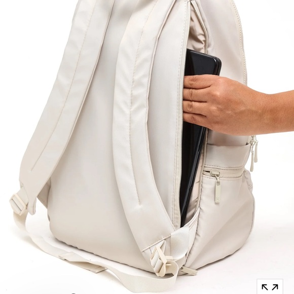 Buff bunny  sports bag with laptop carrier - Picture 15 of 15